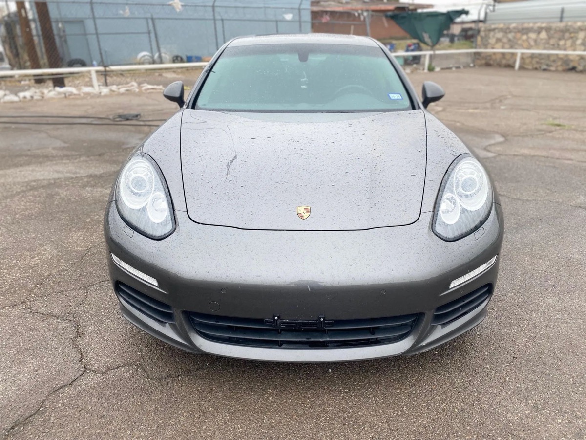 2016 Porsche Panamera S thumbnail 2