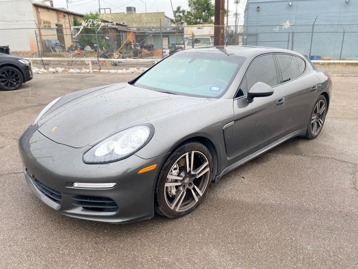 2016 Porsche Panamera S thumbnail 3