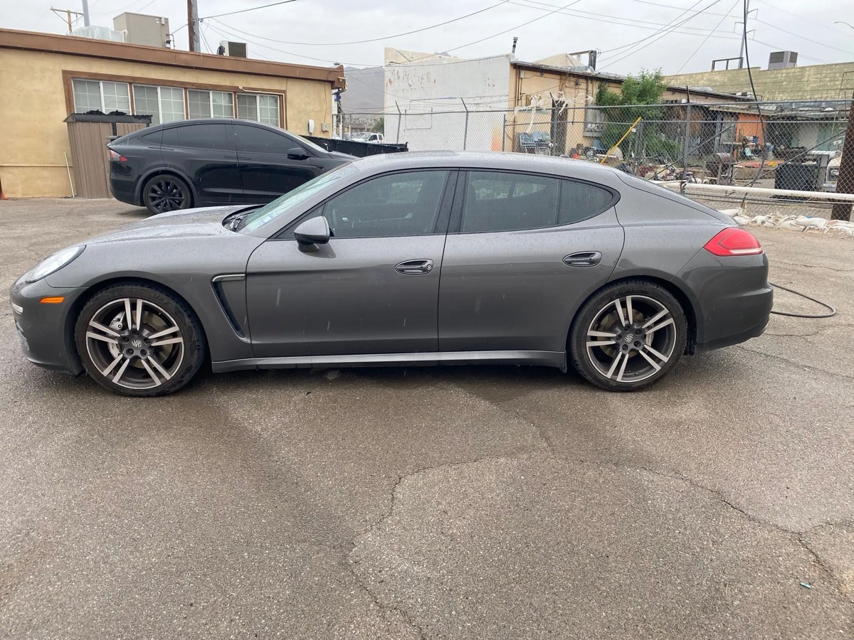 2016 Porsche Panamera S thumbnail 4