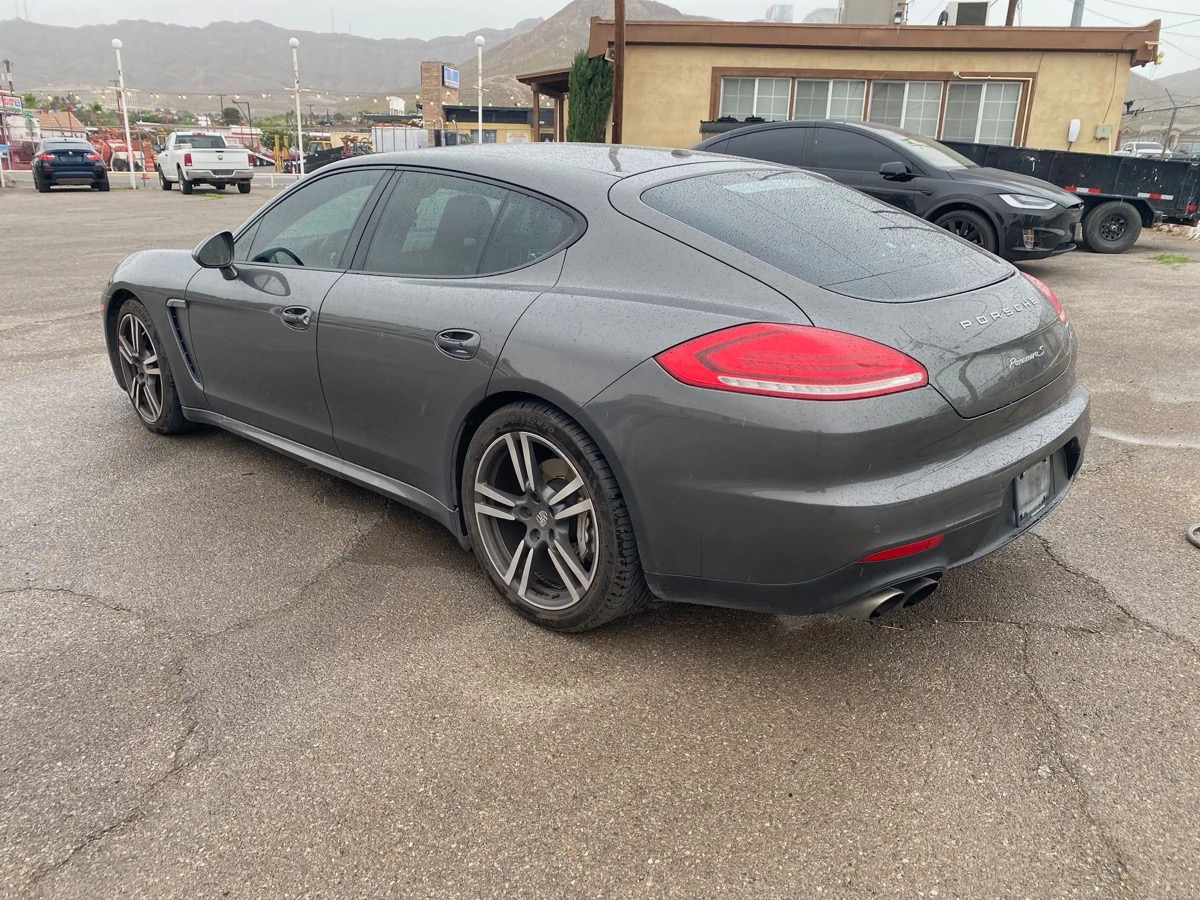 2016 Porsche Panamera S thumbnail 5