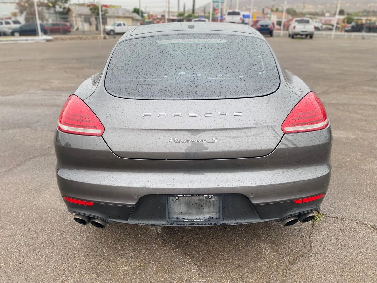 2016 Porsche Panamera S thumbnail 6