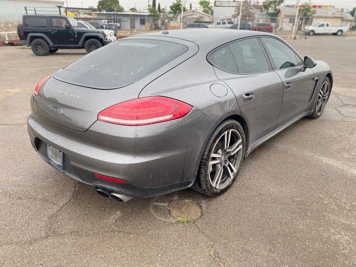 2016 Porsche Panamera S thumbnail 7