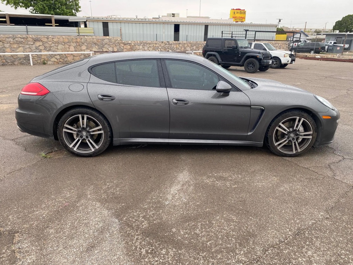 2016 Porsche Panamera S thumbnail 8