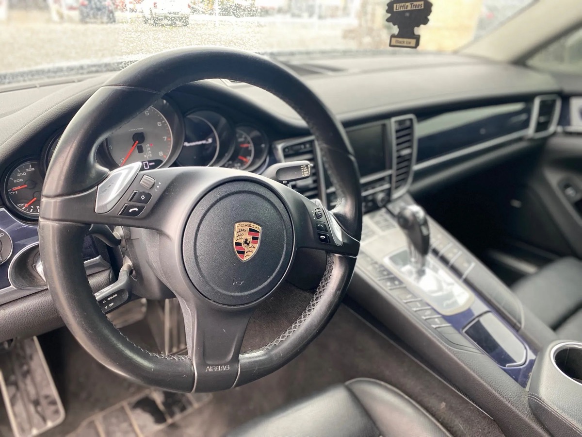 2016 Porsche Panamera S thumbnail 9